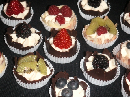 Chocolate Cups w/ White Chocolate Mousse & Fresh Fruit