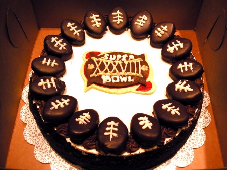 Super Bowl Oreo Cheesecake w/ Oreo Footballs